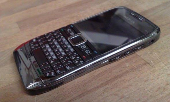 <p>Nokia E71</p>

<p>Çıkış tarihi: 2008</p>
