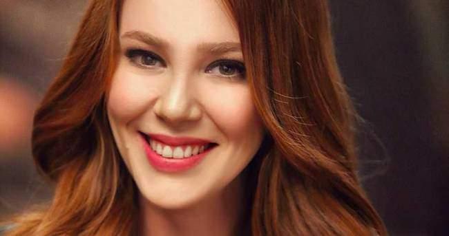 <p>Elçin Sangu</p>
