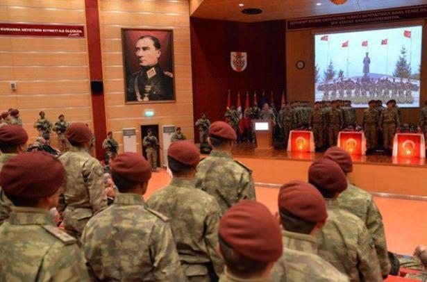 <p>Özel Kuvvetler Komutanlığı personelinin kendilerine verilen tüm görevleri büyük bir başarı ile yerine getirmesinden duyduğu memnuniyeti dile getiren Akar, Türk Silahlı Kuvvetleri'nin seçkin muharip gücü olan Özel Kuvvetler Komutanlığı'nda kursiyerlere uluslararası standartlardaki tesis ve parkurlarda verilen üst düzey eğitimleri de izledi.</p>
