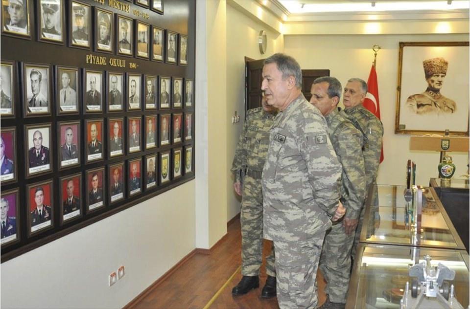 <p>Genelkurmay Başkanı Orgeneral Hulusi Akar, 4 ve 5 Şubat'ta İstanbul'daki askeri birliklerde inceleme ve denetlemelerde bulundu. </p>
