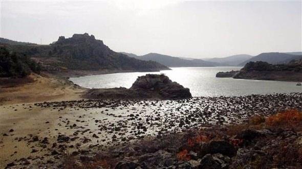 <p>İçme ve sulama ihtiyacını karşılayan 12 milyon 282 bin metreküp kapasiteye sahip Gökçeada Zeytinköy Barajı’nda halen 5 milyon 259 bin metreküp su bulunuyor. Barajın doluluk oranı yüzde 43 düzeyinde bulunuyor.</p>
<p> </p>