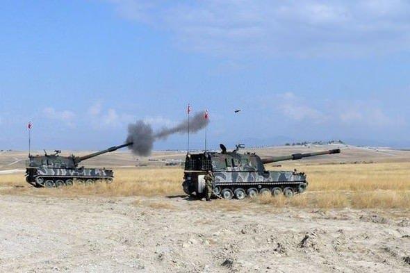 <p>T-155 FIRTINA</p>
<p>"T-155 Fırtına" obüsü Türkiye'nin ürettiği bir Kundağı Motorlu Topçu Silah Sistemidir. Üzerine monte edilmiş 12 adet hidro-pnömatik süspansiyon ünitesi ve tekerlerinden oluşan gelişmiş süspansiyon sistemi sayesinde engebeli arazi dahil her türlü arazide rahatça harekat icra edebiliyor.</p>
<p> </p>