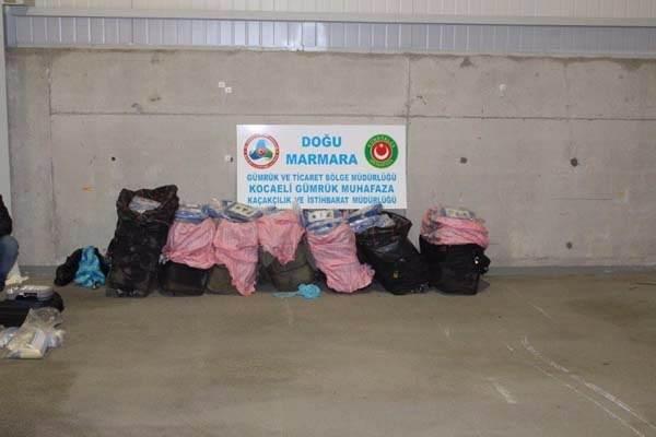 <p> Olay sonucunda, ele geçirilen uyuşturucu maddeye el konulurken, gemi kaptanları ve baş makinisti gözaltına alındı. </p>