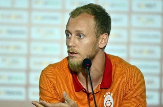 <p>Chedjou’nun yerine görev aldığı Başakşehir maçında da rakip hücumcular önünde sergilediği vasat performansla dikkat çeken 25 yaşındaki stoperin, son 2 sezondaki form grafiği istatistiklere de olumsuz bir şekilde yansıdı.</p>