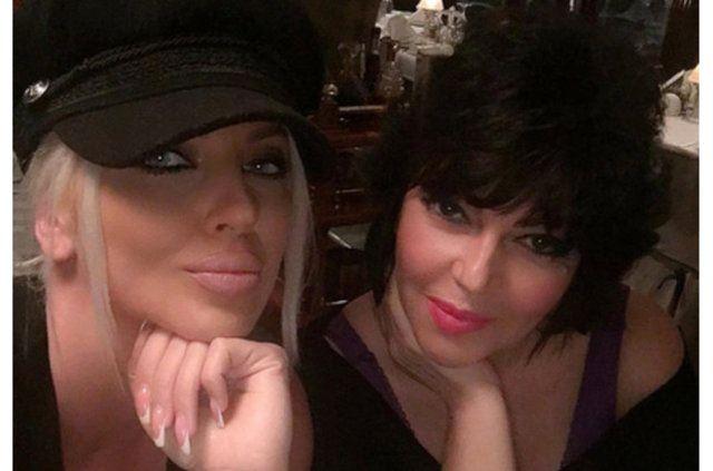 <p>Jelena Karleusa ve annesi</p>
