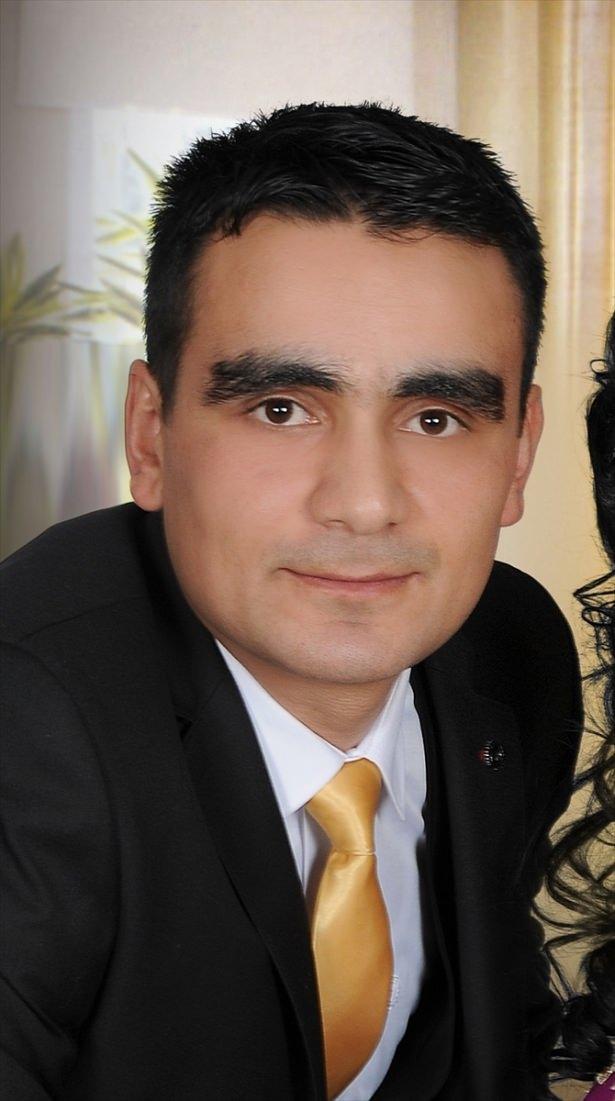 <p>Van'ın Çaldıran ilçesinde terör örgütü PKK üyelerinin yola döşediği patlayıcı zırhlı askeri aracın geçişi sırasında infilak ettirilmesi sonucu şehit olan Jandarma Uzman Çavuş Emre Türkmen (27), Nevşehir'in Hacıbektaş ilçesindeki babaevinde yas var.</p>