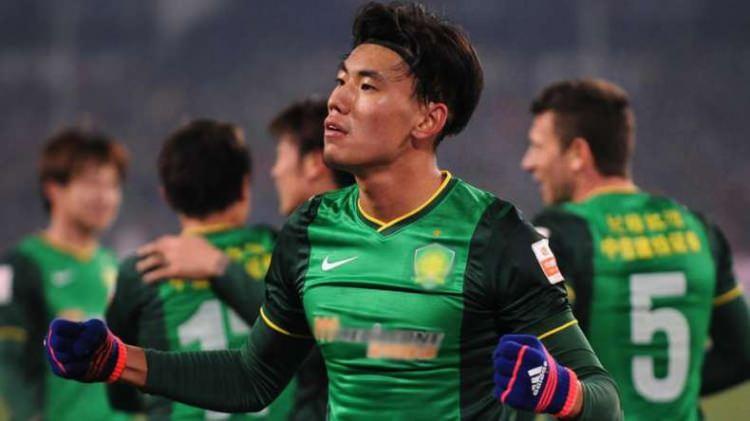 <p>Chengdong Zhang, Beijing Guoan'a Hebei China'ya<br />
<br />
20,44 mil. €</p>