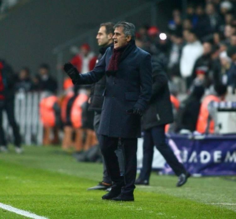 <p><strong>F.BAHÇE'DEN BİZE GELMEK İSTEDİLER</strong></p>
<p>Gökhan Gönül ve Caner Erkin'in Beşiktaş'a transferinin ardından "Fenerbahçe'den Beşiktaş'a transfer olmak isteyen başka futbolcular da vardı"</p>