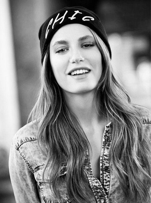 <p>Serenay Sarıkaya - 25</p>
