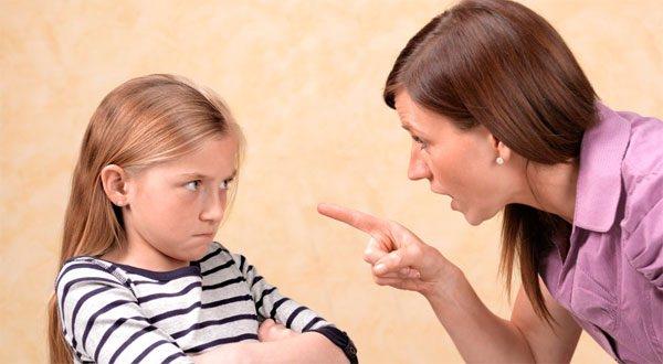 <p>Ebeveynlerin çoğu çocuğuna bağırmayı anne ve baba olmanın gerekliliği olarak görür.</p>
