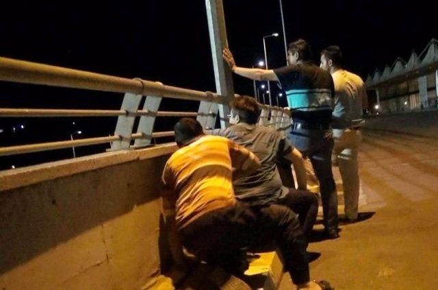 <p>"18 yıllık evliyim. Oğlumun babasının ve babasının ailesinin psikolojik sorunları vardı. Bu aile köy muhtarı tarafından dışarıya atılmış, sürgün edilmiş. Köylerinde bunlara Deli Hacer, Deli Emine, Deli Hikmet Derler. Çocuklarıma sürekli şiddet uyguluyordu. </p>

<p> </p>
