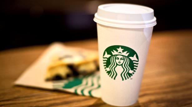 <p>Starbucks için kahve üreten çiftçiler, tek bir fincan Starbucks kahvesi alabilmek için 3 gün çalışmak zorundadırlar.</p>
