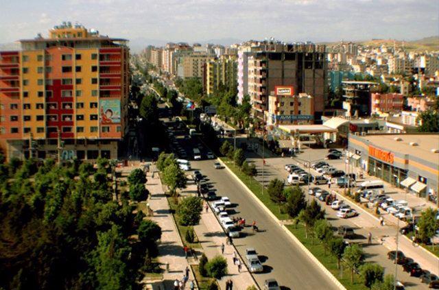 <p><strong>Batman</strong></p>
<p>2015 nüfusu: 566.633 kişi.</p>
<p>2016 nüfusu: 576.899 kişi.</p>
<p>Değişim(%): 1,81</p>