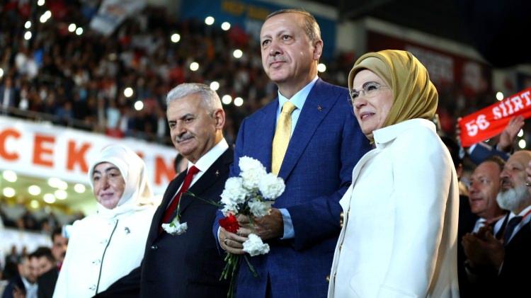 <p>21 Mayıs 2017 - Anayasa değişikliğiyle birlikte 3 yıl sonra Cumhurbaşkanı olarak tekrar AK Parti Genel Başkanlığına geldi.</p>
<p> </p>
