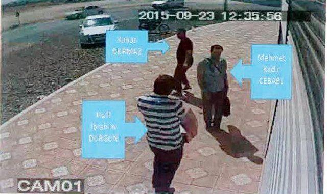 <p>DEAŞ’ın aynı saatte eylem yapmak istemesinin iki örgütün eylemsellikte birlikte hareket ettiğinin göstergesi olduğu kaydedildi.</p>