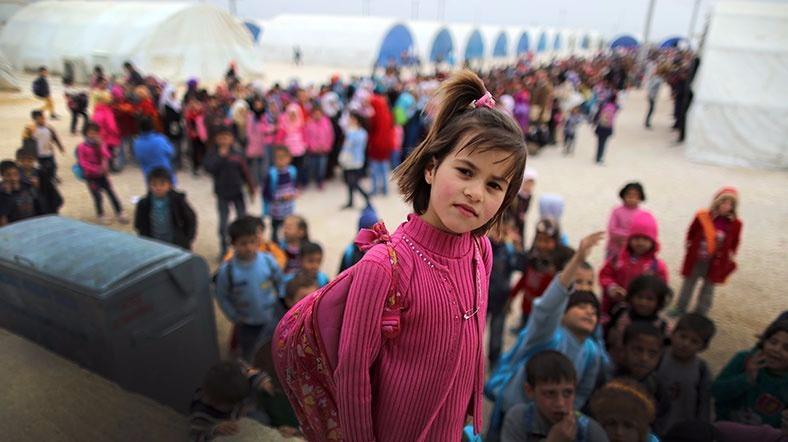 <p>Suriye'deki iç savaştan kaçarak Türkiye'ye yerleşenlerin sayısının 3 milyon 49 bin olduğu belirlendi.</p>
