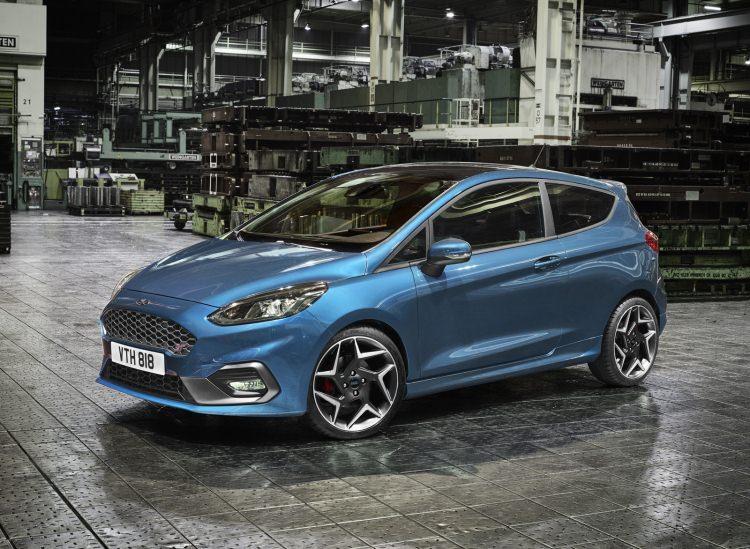 <p> Ayrıca hot hatch sevenler için güzel bir haber var. Yeni Fiesta'nın ST versiyonu da bulunuyor.</p>
