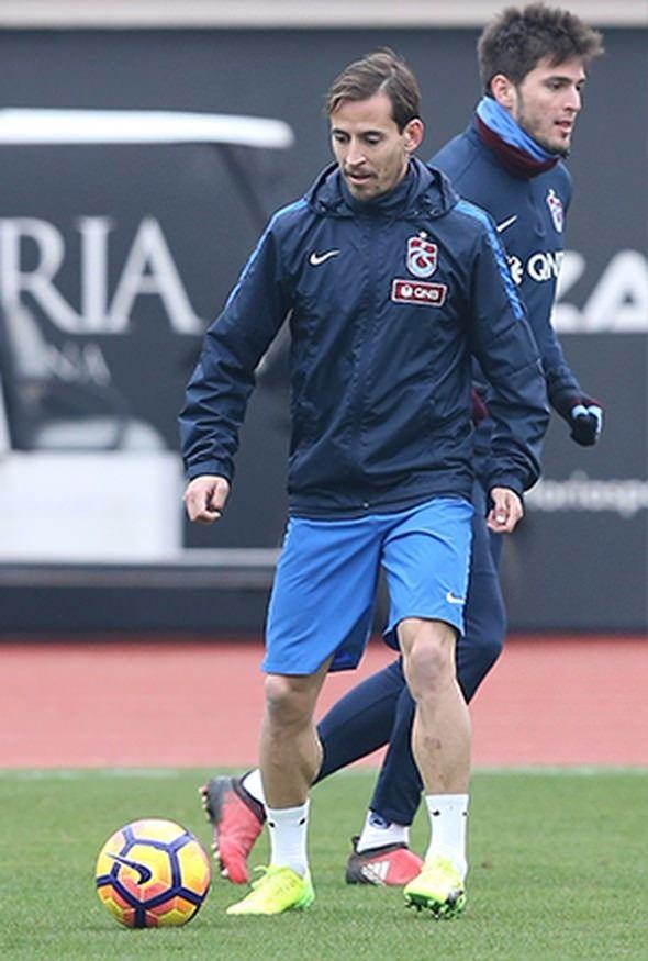 <p><strong>JOAO PEREIRA</strong><br />
<br />
Bonservisi elinde. Trabzonspor ile 1.5 yıllık sözleşme imzaladı.</p>
