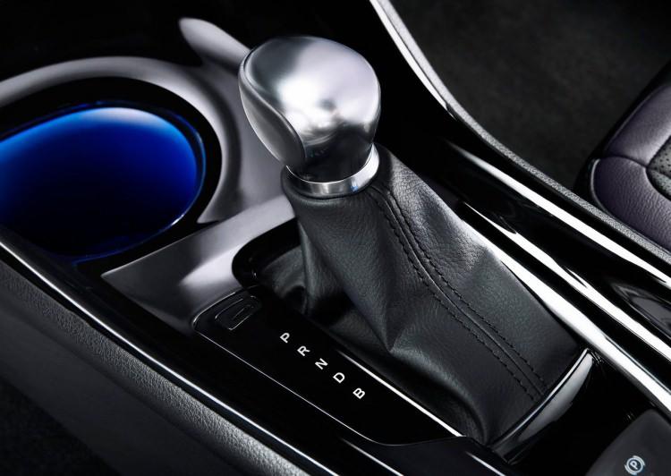 <p><span style="color:#D3D3D3">C-HR’de görev yapan 1,2 lt’lik benzinli turbo motor 115 HP güç üretiyor ve 6 ileri manuel ya da CVT şanzımanla birlikte görev yapıyor. </span></p>