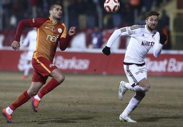 <p>EREN DERDİYOK'TAN 2 GOL<br />
<br />
Galatasaray'ın 4-1 kazandığı maçta Eren Derdiyok, 58. ve 73. dakikalarda fileleri iki kez havalandırdı.</p>
