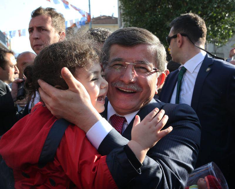 <p><strong>Rusya'ya ait savaş uçağı düşürüldü</strong></p>
<p>Ahmet Davutoğlu'nun başbakanlığı döneminde, 24 Kasım 2015'te, sınır ihlalinde bulunan ve uyarılara rağmen ihlali sürdüren Rusya'ya ait savaş uçağı, Türk savaş uçakları tarafından düşürüldü. </p>