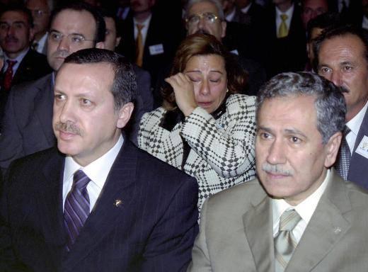 <p>Bu yeni oluşum, uzun süren planlama sürecinin sonunda, 14 Ağustos 2001’de partinin kurulduğunu ilan etti. </p>
