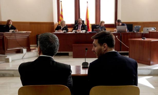 <p>Lionel Messi ile menajerliğini yapan babası Jorge Horacio Messi hakkındaki vergi kaçırma suçlamasıyla ilgili dava, Barcelona Mahkemesi'nde devam ediyor.</p>
