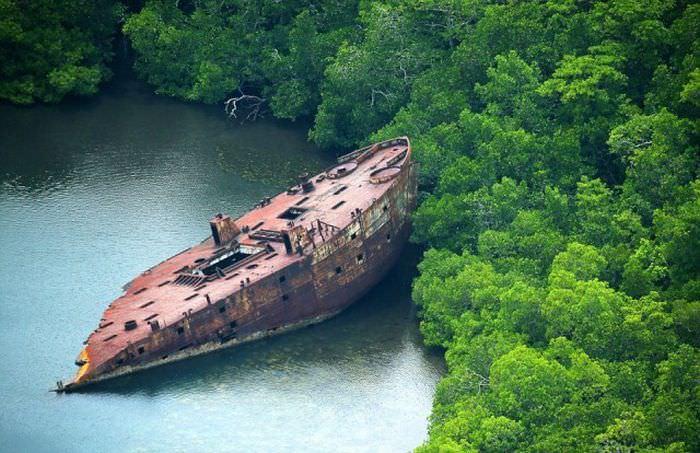 <p>Kuzey Mariana Adaları ve Palau Rocky'de 2. Dünya Savaşı'ndan geriye kalan tank, gemi ve uçak enkazları görenleri şaşırtıyor. </p>

<p>İşte 2. Dünya Savaşı'ndan geriye kalan enkazlar...</p>

<p> </p>

<p><a href="http://www.ahaber.com.tr/galeri/dunya/2-dunya-savasindan-geriye-kalanlar/1">.</a></p>
