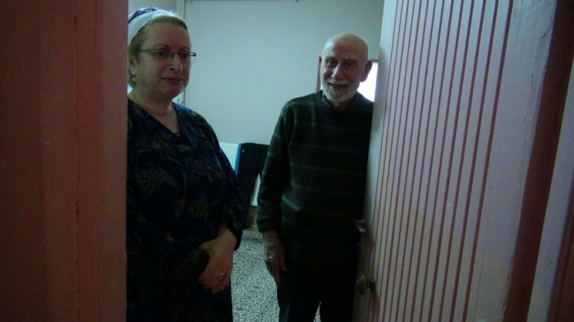 Beykoz'daki bir ailenin başı telefonları yüzünden dertte. Hastaneyi aramak isteyen onlarca kişi yanlışlıkla yaşlı çiftin evini arıyor. Sebebi ise bakın ne?