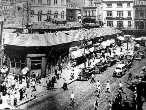 <p>Taksim Meydanı (1940'lı yıllar. Othmar)</p>