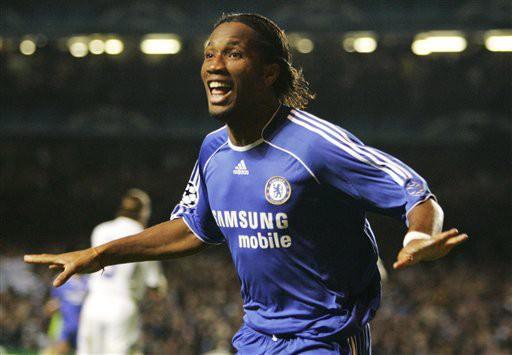 Drogba, profesyonel futbol kariyerine 12 yaşında Fildişi Sahilleri'nın Levallois kulübü ile başladı.