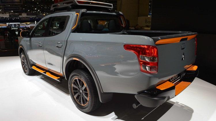 <p><span style="color:rgb(211, 211, 211)">SUV araçlara işlevsellik kazandırmak için canlı turuncu renkte sis farı çerçeveleri, çamurluk şeridi, alaşımlı jantlar, yan donatılar, arka rüzgarlık, arka tampon gibi parçalarla göz alıcı kapı aynaları kullanıldı. </span></p>