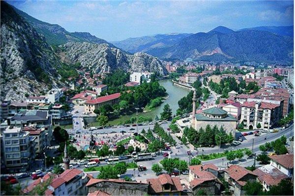 <p><strong>9. Amasya</strong></p>
<p>Kredilerin mevduata oranı: Yüzde 218,07</p>
