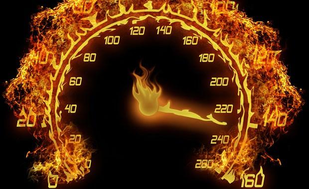 <p>Yasal hız sınırlarına uyun. Trafik kurallarını ihlal etmeyin. Saatte 30 kilometre ile çarpılan yayanın yaşama şansı yüzde 95, saatte 60 kilometre ile çarpılan yayanın yaşama şansı yüzde 15’tir. Saatte 120 kilometre hızla giden bir otomobilin, ‘zeminin kuru, yolun sorunsuz, lastikler ve frenlerin mükemmel olması halinde’ emniyetle durabileceği mesafe yaklaşık 120 metredir. Aynı şartlarda saatte 90 kilometre hızla giden bir araç ise 72 metrede emniyetle durur. İki mesafe arasındaki fark yaklaşık yarım futbol sahası kadardır. Bu fark, hayatınızı değiştirebilir.</p>
