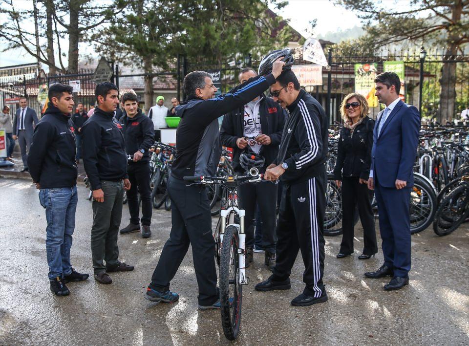 <p>Müezzinoğlu, sağlıklı yaşam için hareket etmenin gerekliliğine dikkati çekerek, şunları kaydetti:</p>
<p> </p>