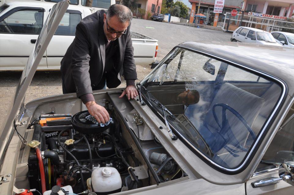 <p>birçok kişinin otomobiliyle fotoğraf çektirdiğini, ayrıca bazılarının da otomobilini gelin arabası yapmak için talepte bulunduğunu söyledi.</p>