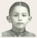 Sahip oldukları altı çocuğun beşincisi olarak 1940 yılında Carlos, Mexico City’de dünyaya geldi.