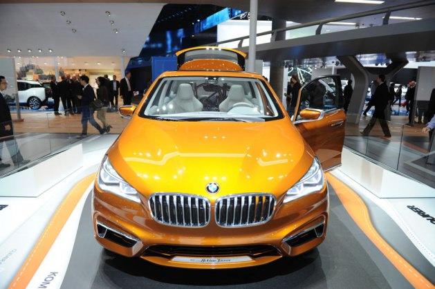<p><strong>BMW Euro'yu sabitledi</strong><br />Borusan Otomotiv yetkili satıcılarında her an değişiklik hakkı saklı kalmak üzere ay sonuna kadar Euro sabit olacak. 1 Euro'nun 2.49 TL'ye sabitlendigi kampanyada BMW XI sDrivelöi ve BMW 1 Serisi otomobillere 3 yı 1/60.000 km BMW Service Indusive Paketi de hediye ediliyor. Ayrıca Borusan Otomotiv Premium Finance ile tüm Mini modellerinde ay boyunca 40 bin L'ye kadar olan kredi kullanımlarında 24 ay 0 faiz fırsatı veriliyor.</p>