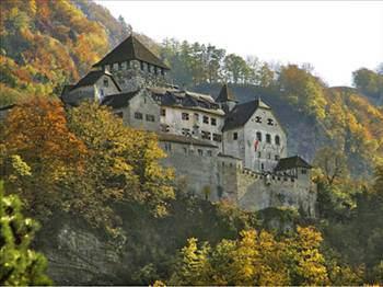 Liechtenstein, Özbekistan ile birlikte, kendisinin ve komşularının denize kıyısı bulunmayan iki ülkeden biridir.