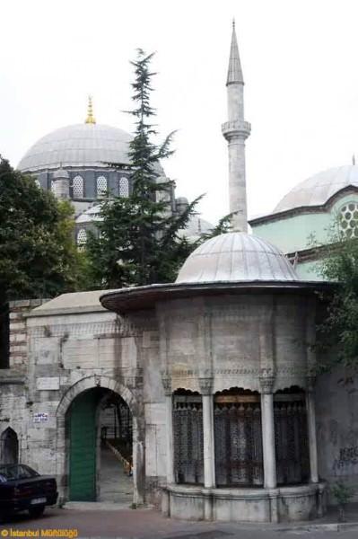 <p>Hekimoğlu Ali Paşa Türbesi</p>
<p>Hekimoğlu Ali Paşa Camii avlusu Cerrahpaşa - Fatih</p>