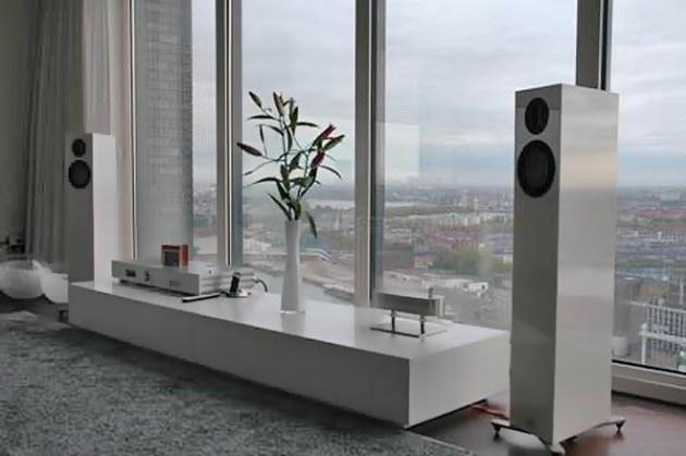 <p><br />Marten FormFloor<br />Kapalı alanda en iyi ses sistemini isteyenler, yerden 1,3 metre yükselen İsveç yapımı hoparlörlerin bir çifti için 6500 dolar ödemeli.</p>