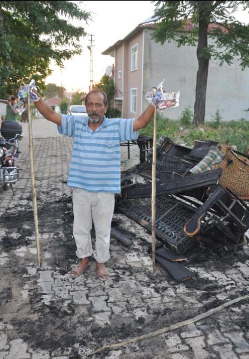 Karaağaç Mahallesi Muhtarı Agah Korkan, Soygenç ailesinin yılanlardan mağdur olduğunu söyledi. Korkan, "Ailesi tedirgin. İçeri girmiyorlar. Birkaç tanesi daha var içeride. Çekyat ve koltukları yaktıktan sonra ancak bu yılanları öldürdüler. Umarım yetkililer bu aileye yardım eder. Çünkü hiçbir şeyi kalmadı." diye konuştu. (CİHAN)