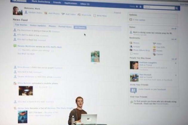 Facebook (2009) 2009 yılının Mart ayında Facebook yeni sayfa tasarımına geçti. Kullanıcılar artık ekstra link kullanmaksızın fotoğraf, video ve metin içeriklerini hızlıca paylaşabiliyordu.