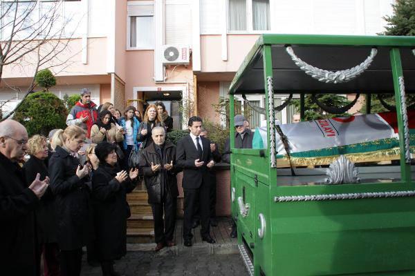 Tedavi gördüğü hastanede hayatını kaybeden eski Kandilli Rasathanesi Müdürü Prof. Dr. Ahmet Mete Işıkara son yolculuğuna uğurlanıyor