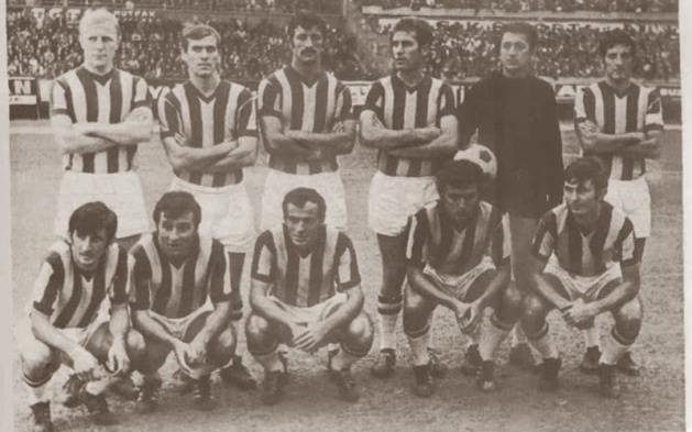 <p>1969-70 16 takımın yer aldığı sezonda 44 puan toplayan Sarı Kanarya, 37 puanlı Eskişehirspor'un önünde şampiyonluk kupasını müzesine götürdü.</p>
