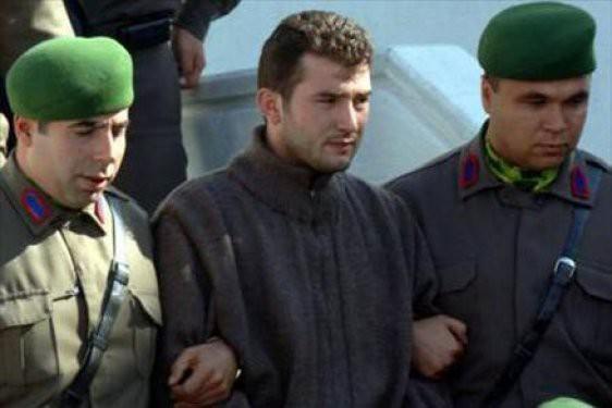 <p>Daha sonra otomobille uzun bir yol boyunca ilerleyen ve katliama devam eden ikili Mersin'in Erdemli ilçesine bağlı Tömük beldesinde büfe işleten Özkan Köse'yi Pozantı - Çamalan mevkisinde Bekir Ciritçi'yi, Gölbaşı'nda Enver Aycık ile Necati Yücel'i öldürdüler. Mehmet Karahasan ve Yiğit Bekçe, ilk cinayetten 52 saat sonra Kızılcahamam'da yakalandı. 6 ilde işlenen cinayetler için açılan farklı davalarda ikisi de birkaç kez müebbet hapisle cezalandırıldı.</p>