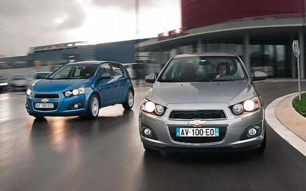 Chevrolet'nin Aralık kampanyasında Cruze HB ve Sedan’da otomatik vites konforu 1.6 litrelik benzinli modellerde hediye ediliyor. Markanın SUV modeli Captiva ise Aralık ayında 500 TL’den başlayan taksit avantajıyla sunuluyor. Bunların yanı sıra Chevrolet Aveo modelleri de 29.850 TL’den başlayan fiyatlar ve 250 TL’den başlayan taksitlerle alınabiliyor.
