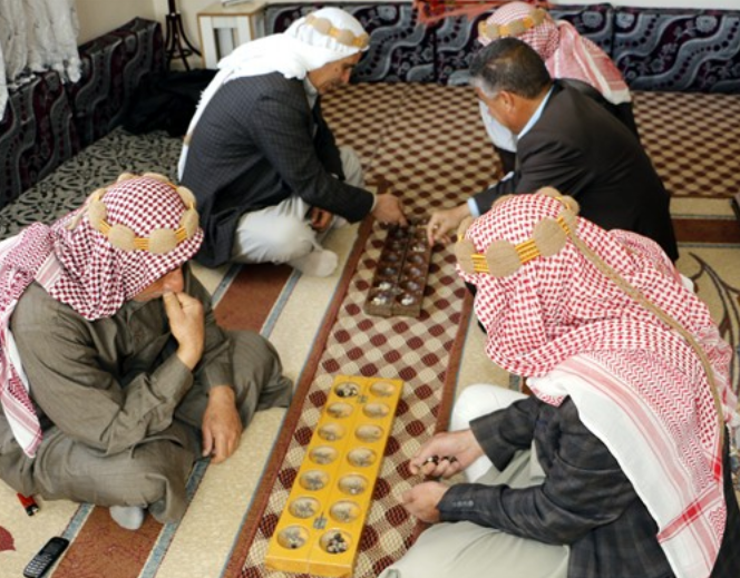 <p>Yaz aylarında bu oyunu oynamak isteyenler toprağa çukurlar açarak oynuyorlardı. </p>

