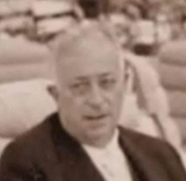 <p>1925 yılında pamuk ticaretine başlayan Hacı Ömer Sabancı, birçok iş alanında faaliyet gösterdi.</p>