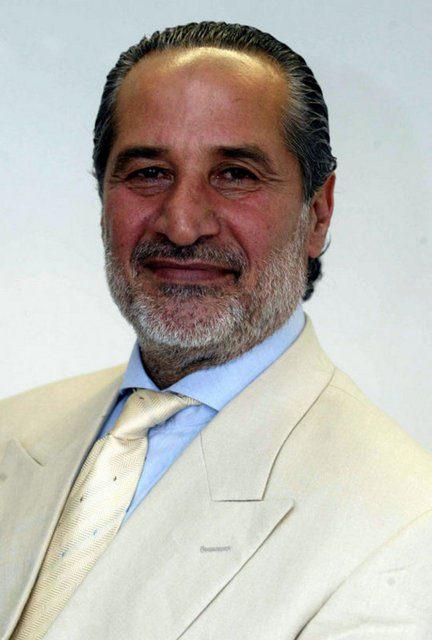 <p>Gökmen Özdenak: Q7'nin çengelini kaldır... Oldu sana... O7 James Bond?</p>